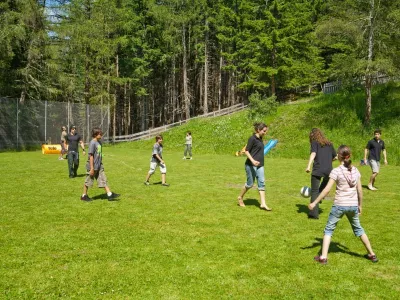 Spielen am Sportplatz